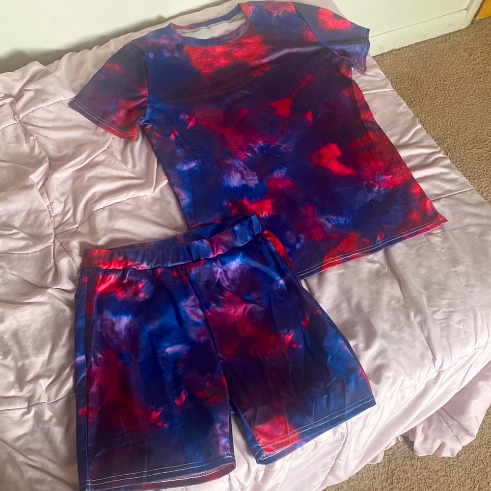 matching galaxy set, never worn, good condition